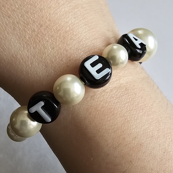 Handmade "Tea Time" bracelet beaded pearl pearlcore word gossip - Picture 6 of 13